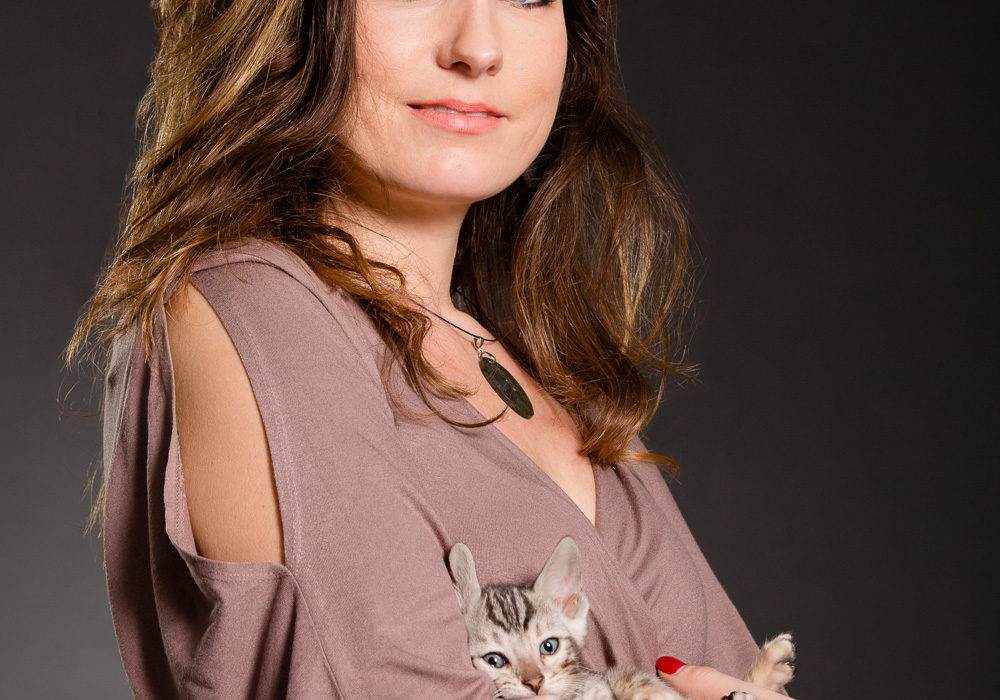chat petbook petshoot animaux pet seance photo shoot shooting geneve photographe portrait femme woman maquillage maquilleuse