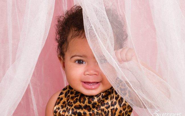 séance photo geneve photographe femme enfant bebe baby book fille portrait