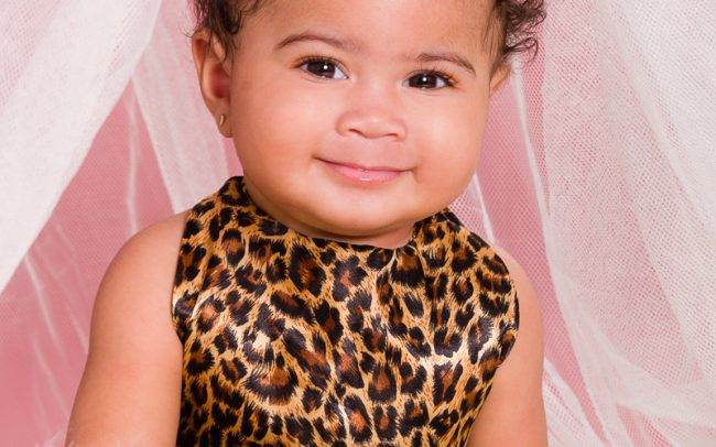 séance photo geneve photographe femme enfant bebe baby book fille portrait