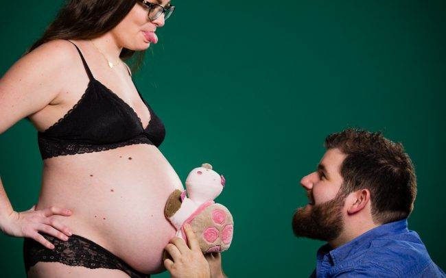 grossesse femme enceinte genève maquillage maquilleuse séance photo shooting couple amour