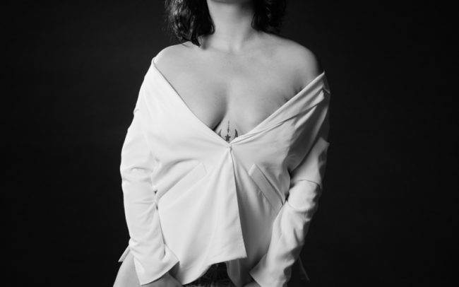 photographe genève lingerie boudoir femme sexy maquillage maquilleuse charme glamour nb noir blanc
