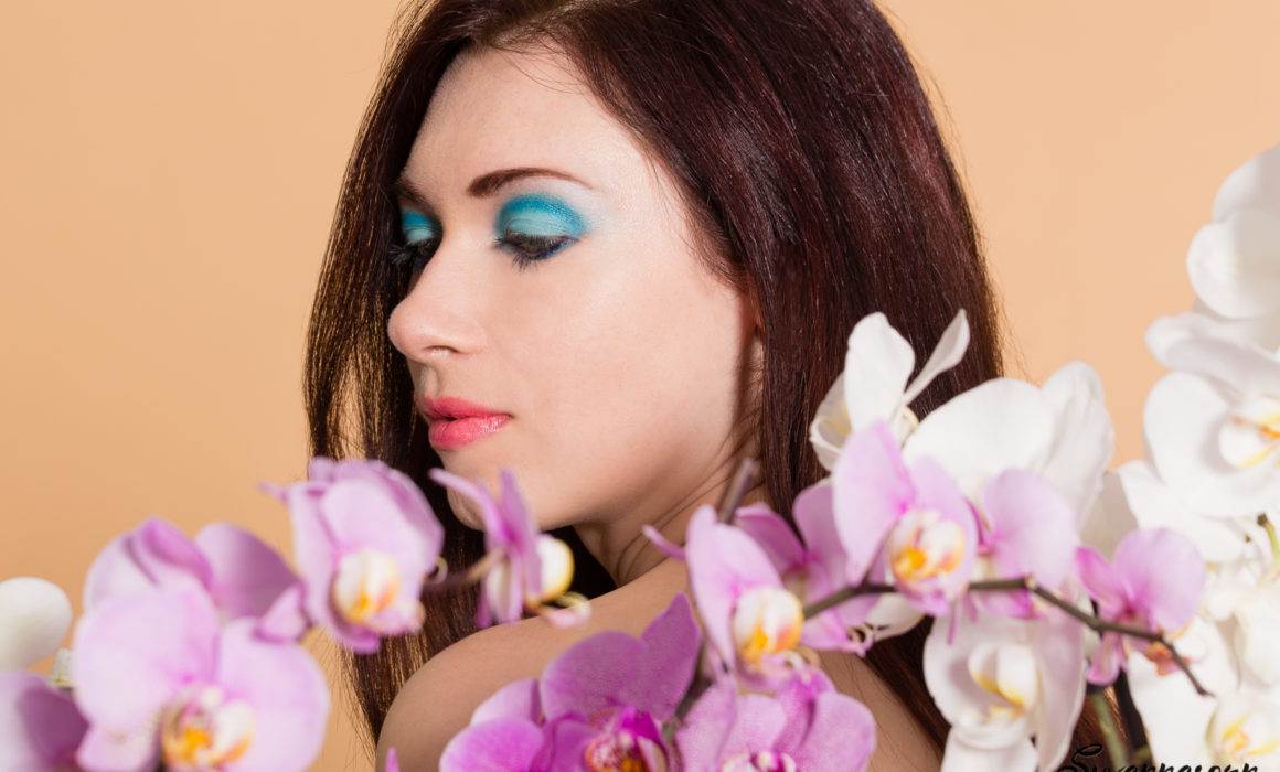 femme séance photo genève photographe portrait maquillage maquilleuse orchidée fleur beauté