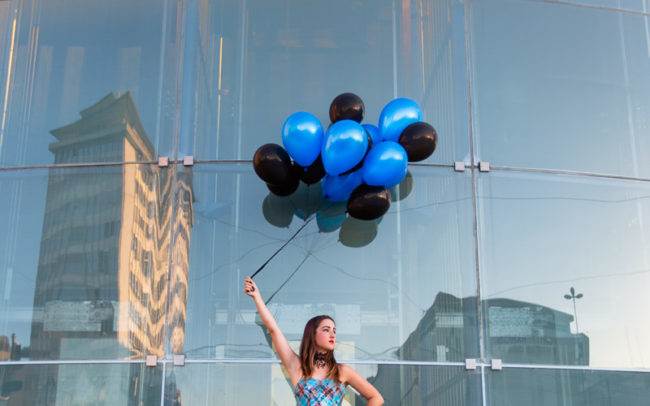 photographe genève suisse maquilleuse maquillage femme extérieur carouge ballons pin up