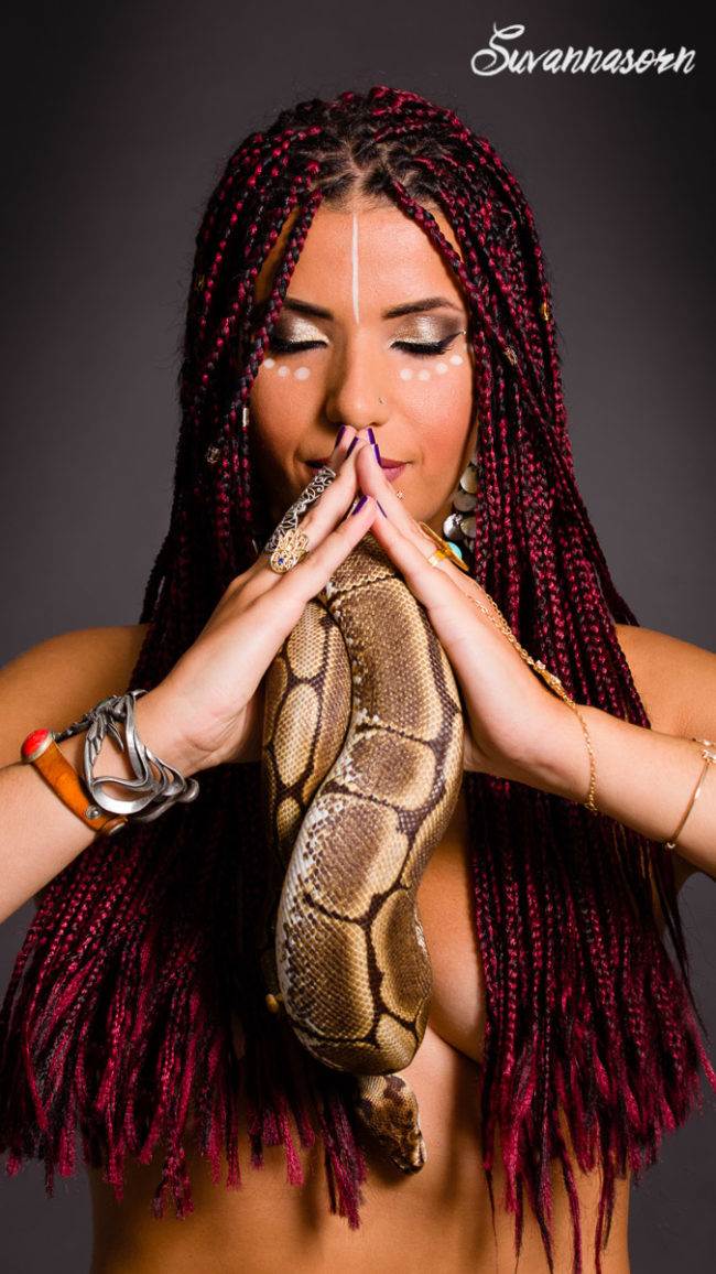 séance photo genève photographe femme maquilleuse maquillage studio suvannasorn portrait serpent
