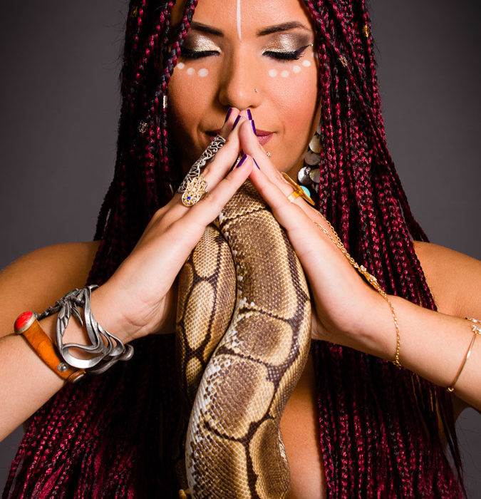 séance photo genève photographe femme maquilleuse maquillage studio suvannasorn portrait serpent