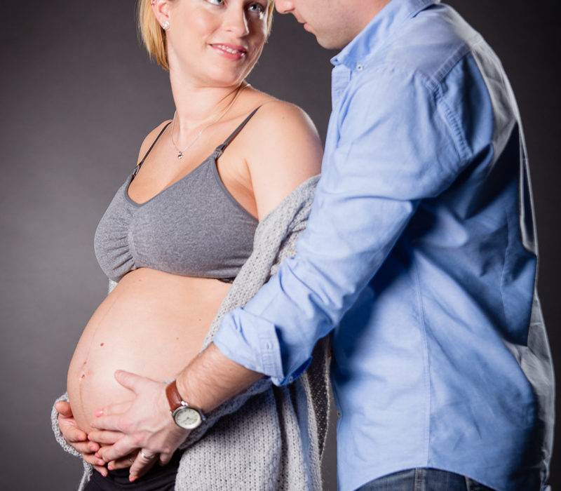 enceinte, maternité, grossesse, couple, amour, photographe, femme photographe, maquilleuse, maquillage, séance photo, shooting en studio, bébé, enfant, famille, portrait de famille, femme, mode, fashion, genève, carouge